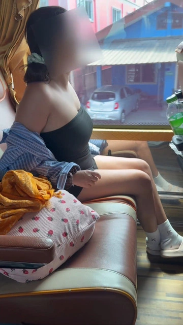 Vove couple bus dare boobs and pussy showing and blowjob