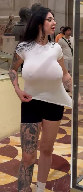 Mia Reinhard Insta Model Show Her Big Boobs