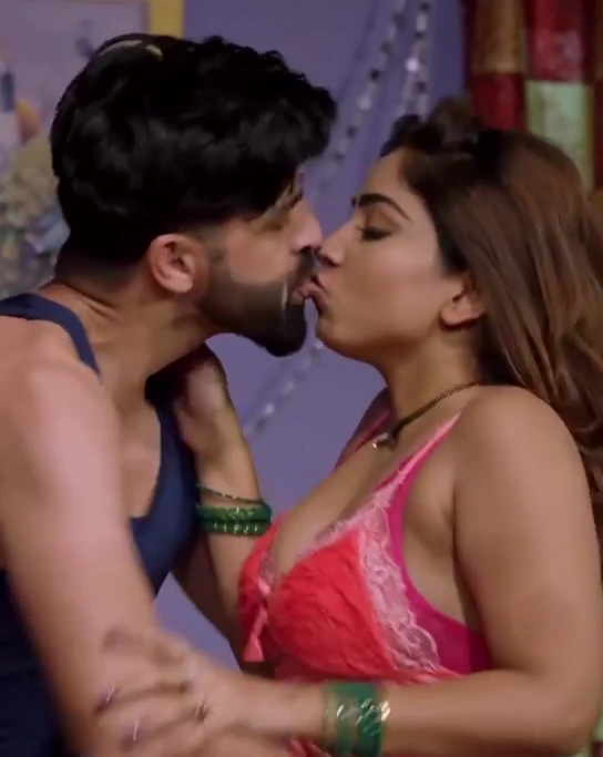 Aayushi Kiss Scene